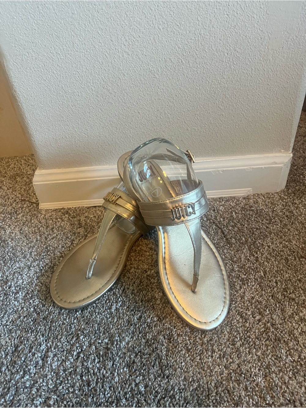 Juicy Couture Gold Metallic Thong Sandals